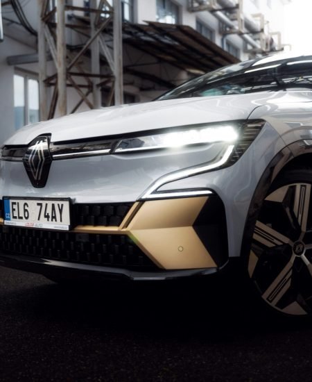 Renault white color